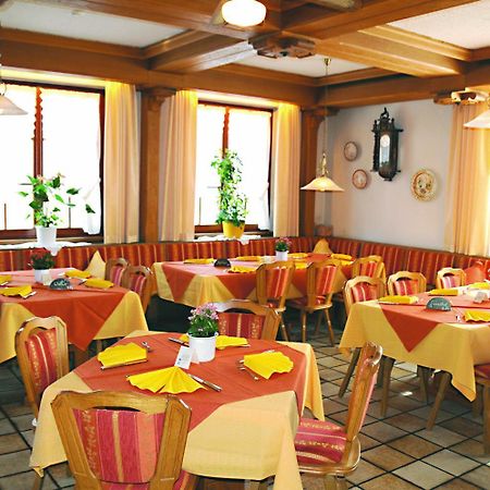 Hotel Schwarzes Ross Шварцах на Майн Екстериор снимка