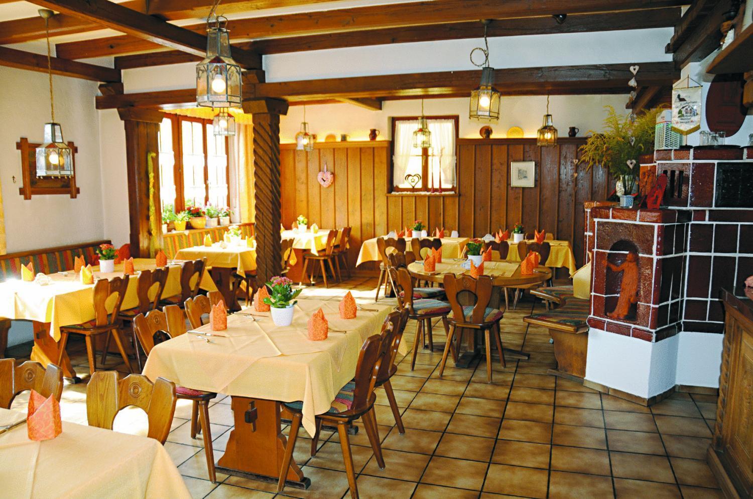 Hotel Schwarzes Ross Шварцах на Майн Екстериор снимка