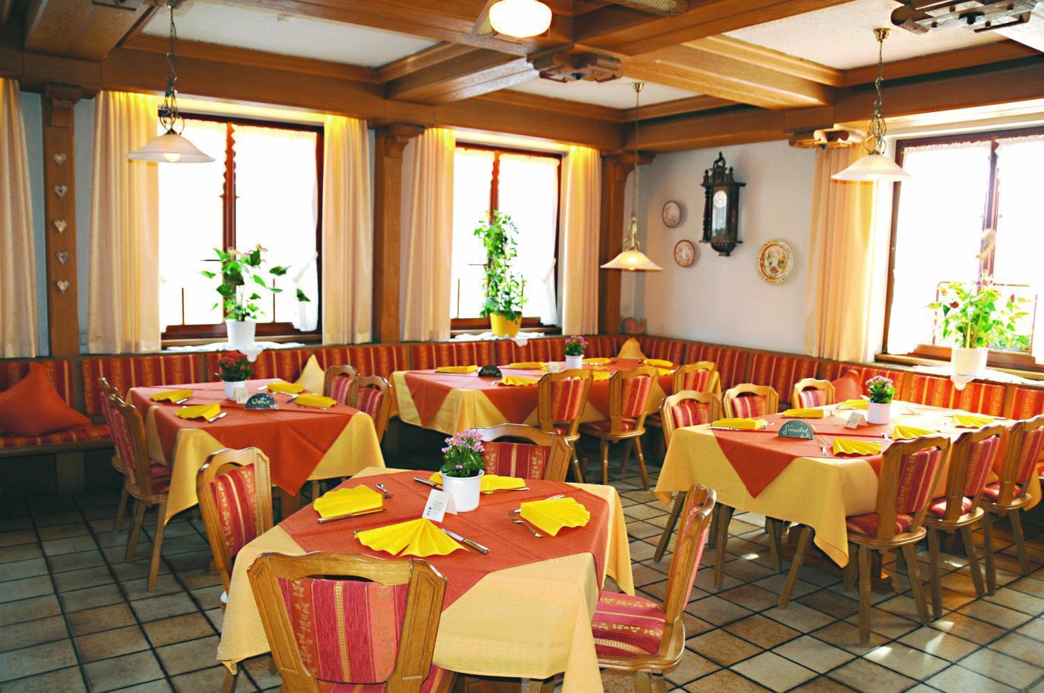 Hotel Schwarzes Ross Шварцах на Майн Екстериор снимка