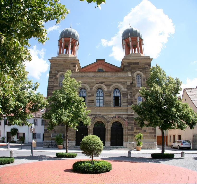 Hotel Schwarzes Ross Шварцах на Майн Екстериор снимка