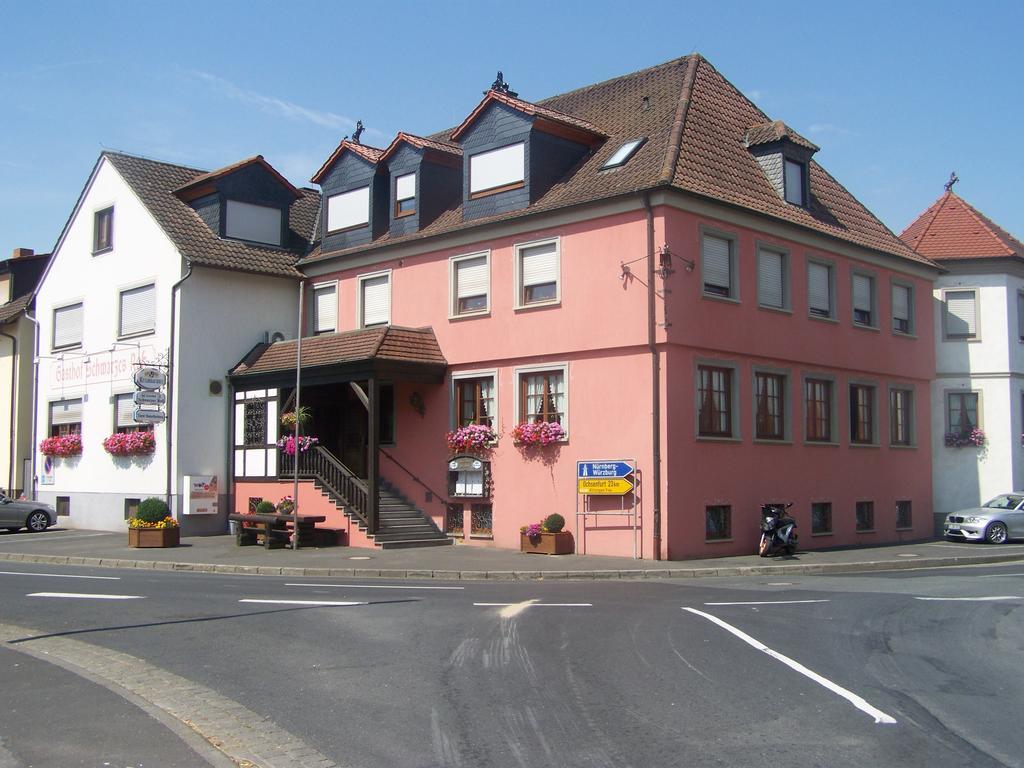 Hotel Schwarzes Ross Шварцах на Майн Екстериор снимка