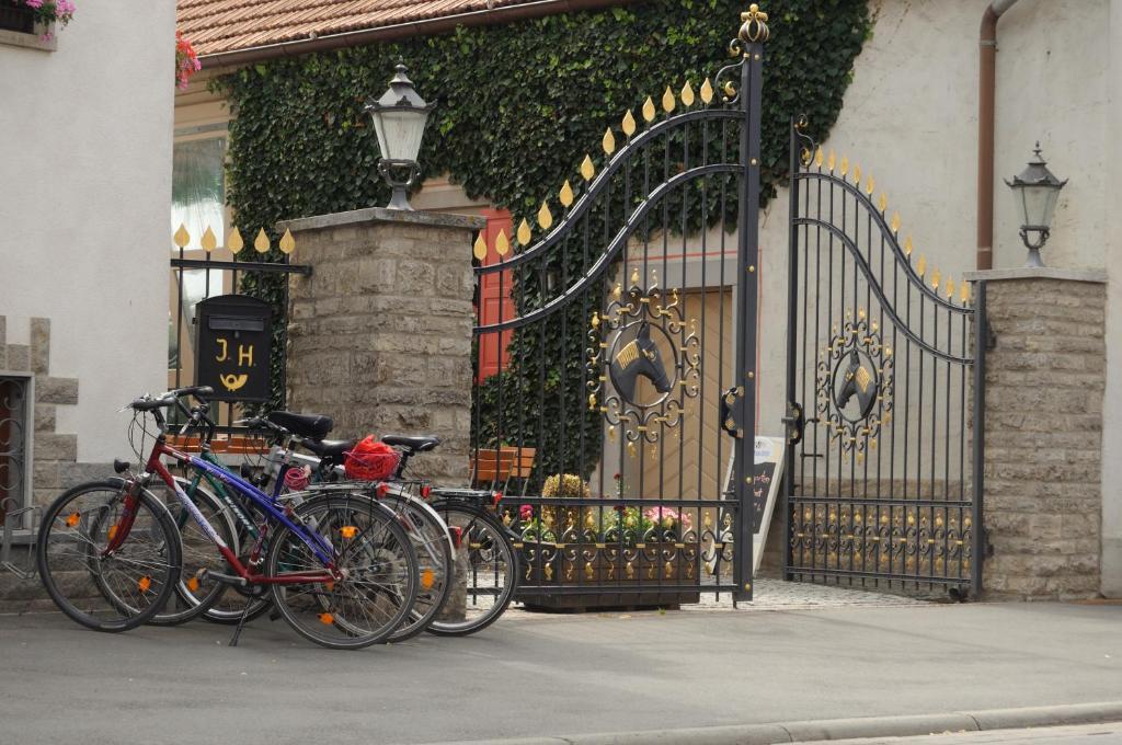 Hotel Schwarzes Ross Шварцах на Майн Екстериор снимка